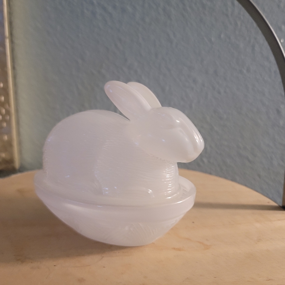 Easter bunny glass candy dish approx 4"